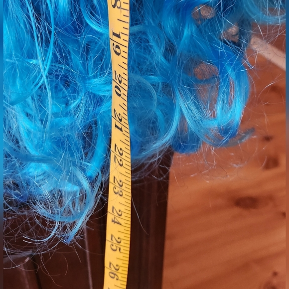 Aqua fashion Long Wavy curls costume wig approximately 24" long - Picture 7 of 7